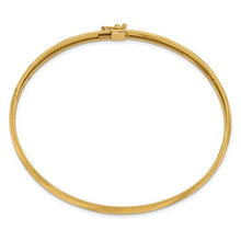 Load image into Gallery viewer, 14k Twisted Diamond-cut Flexible Bangle
